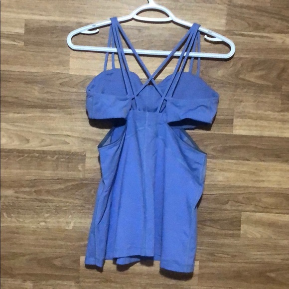 Lululemon work out tank size 8 - Picture 3 of 5